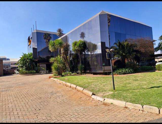 BUSINESS PROPERTY TO RENT IN ISANDO